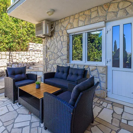 Apartman Idyllisches Nur 300 Meter Zum Mit Meerblick, Whirlpool, Grill Novi Vinodolski