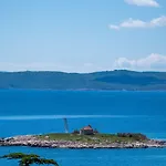 Idyllisches Nur 300 Meter Zum Mit Meerblick, Whirlpool, Grill Apartamento Novi Vinodolski